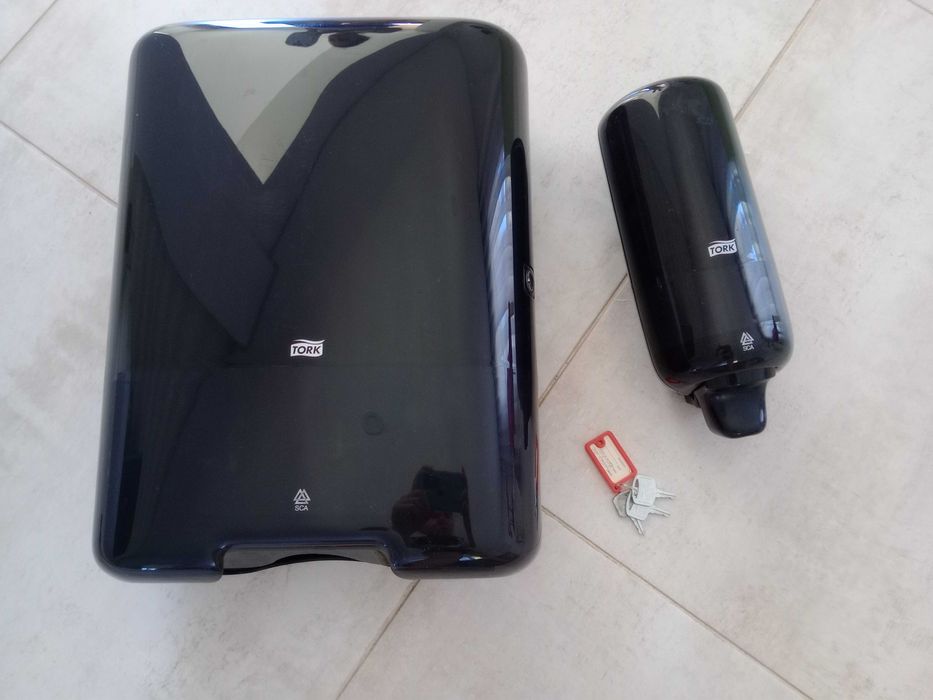 Dispensadores de toalhas de papel e sabonete líquido TORK