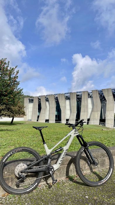 Canyon Spectral: ONfly CF 8 [ Elétrica de Carbono - 18 Kg]