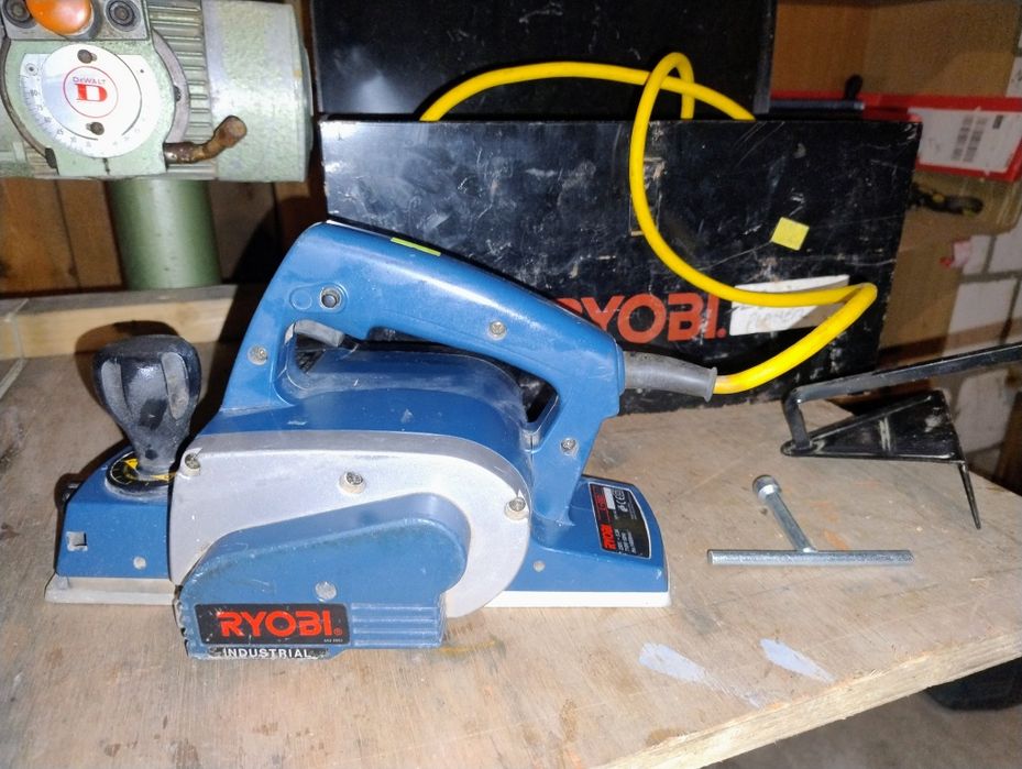 Piła radialna dewalt