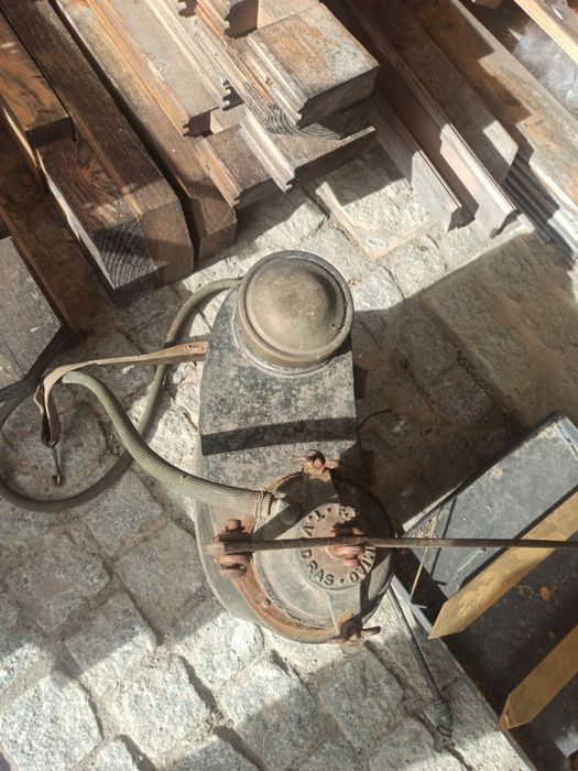 Pulverizador antigo em cobre