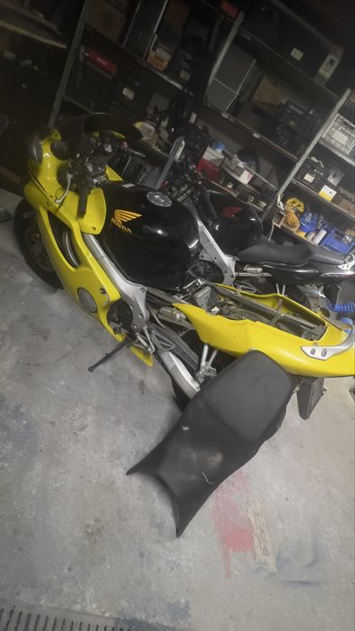 Rama honda cbr f4 z papierami lub bez