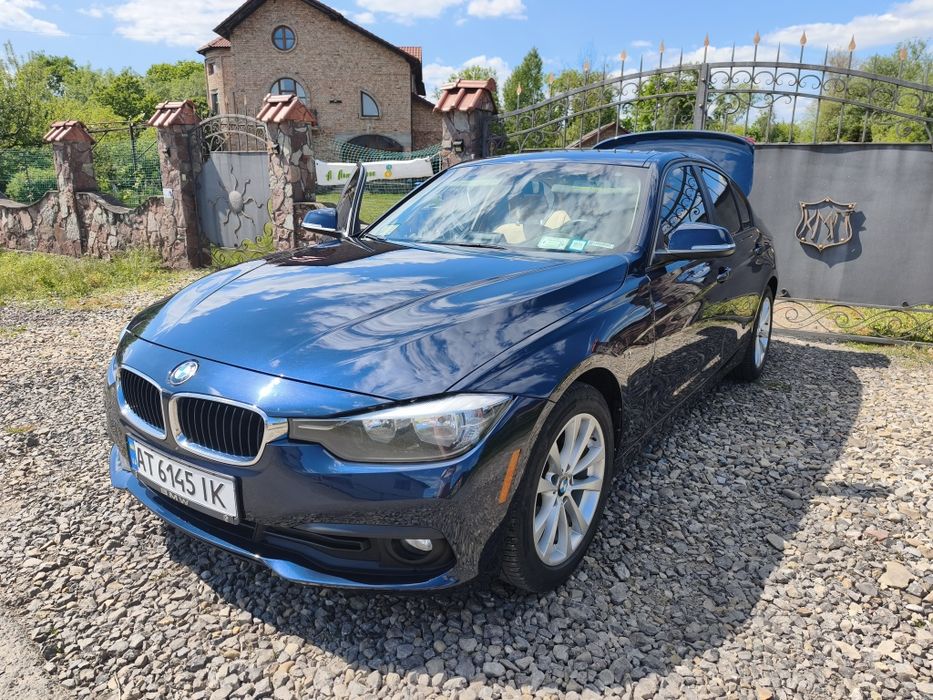 BMW 320i.  БМВ320і