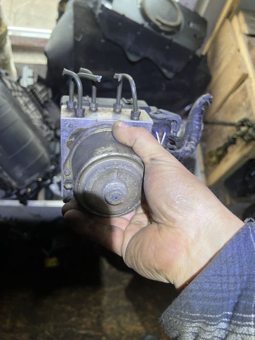 MR955425 Mitsubishi блок abs mitsubishi pajero sport