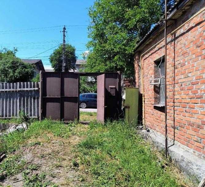 Продам 1/2 дома в центре Змиева