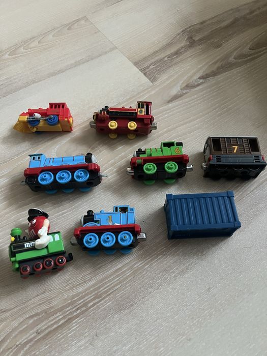 Машинка Хот Вілс металева Поровозик Томсон Тачкі Молнія Маквін Дісней