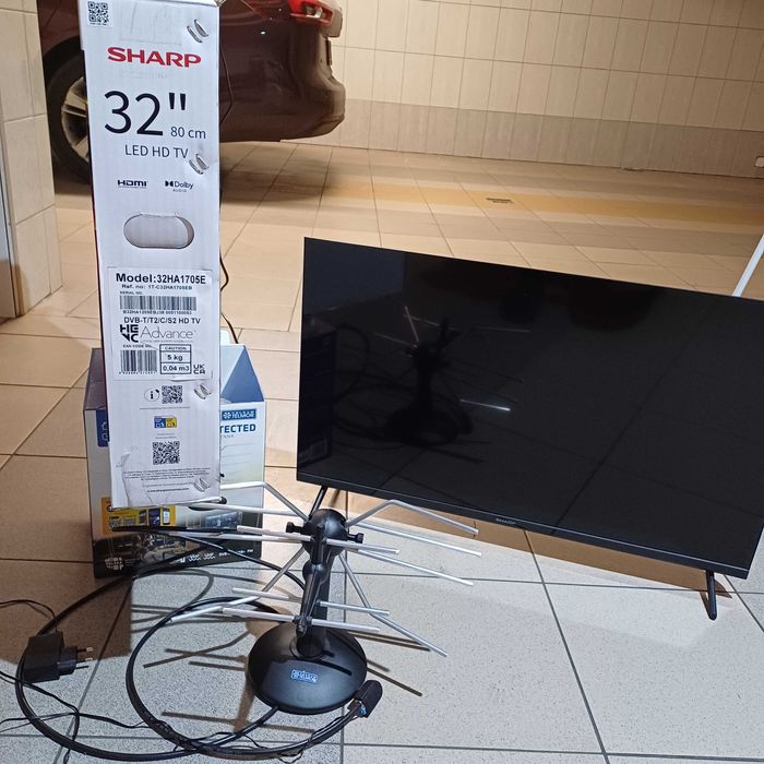 Telewizor 32 cale SHARP nowy, nieużywany, antena pokojowa