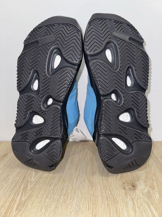 adidas Yeezy Boost 700 MNVN Bright Cyan 42 EU GZ3079