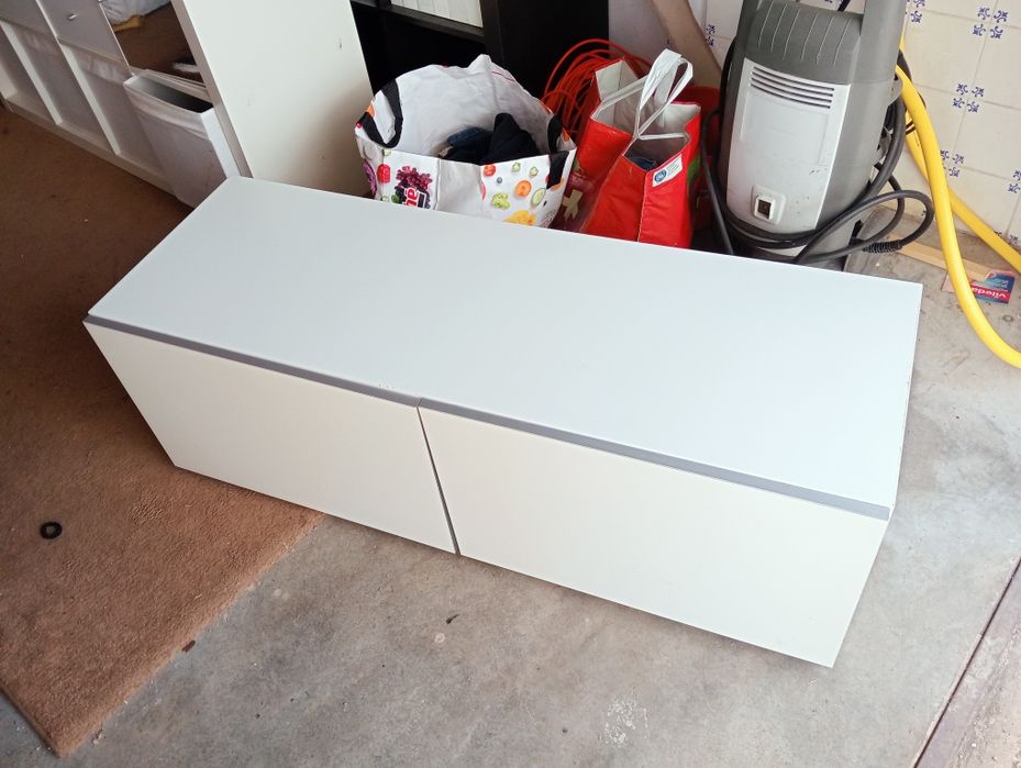 Móveis brancos  cómoda