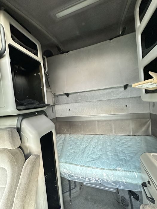 Тягач VOLVO VNL 660 2002р