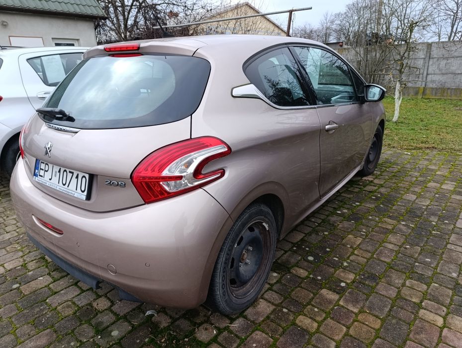 Peugeot 208 bardzo dobry stan