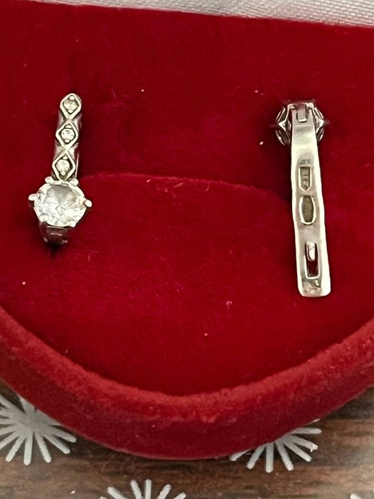 Елегантні сережки в чудовому стані