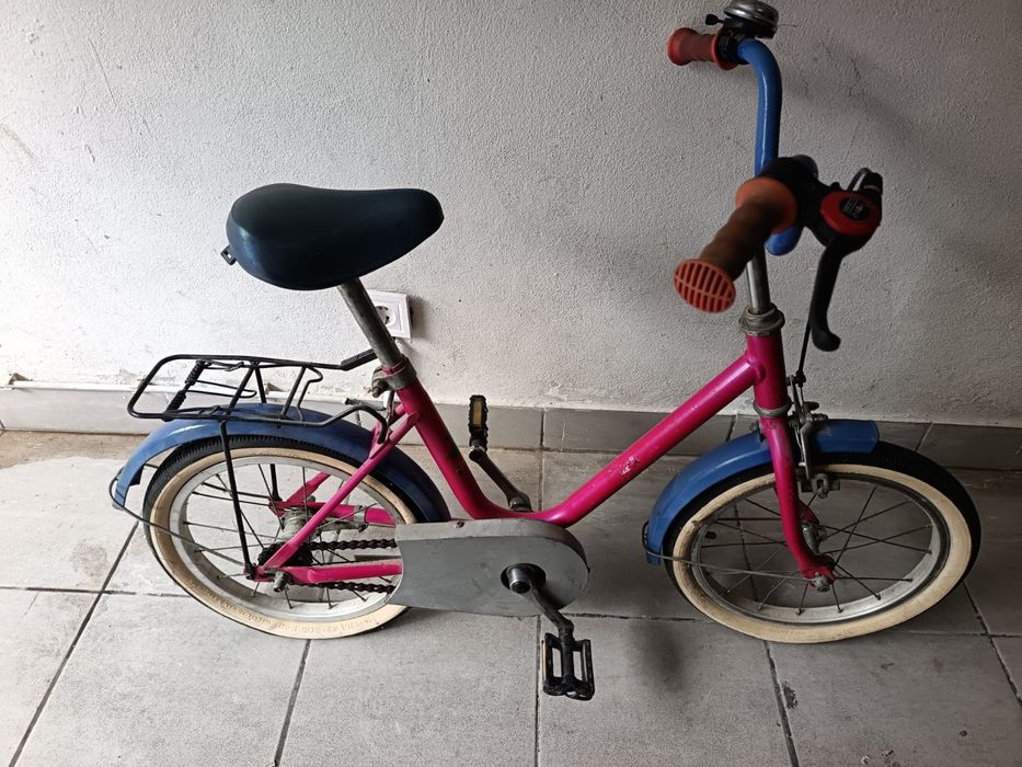 Bicicleta antiga de criança