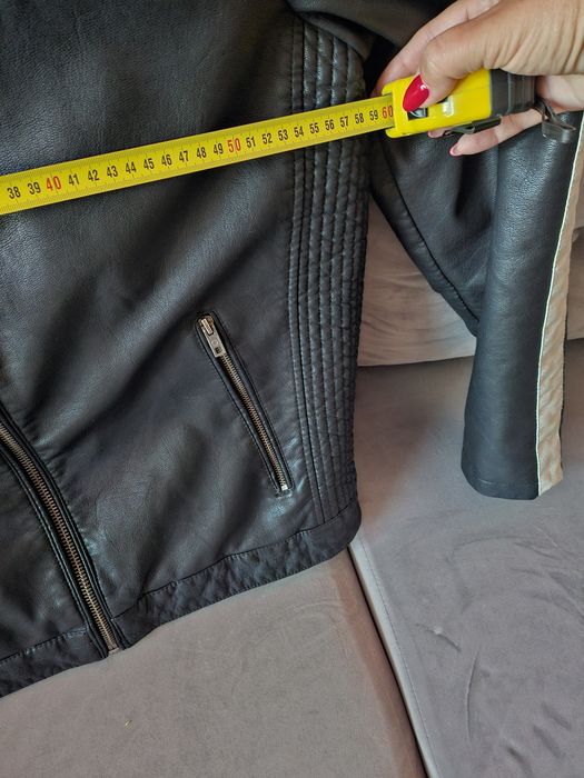 Kurtka czarna skóropodobna