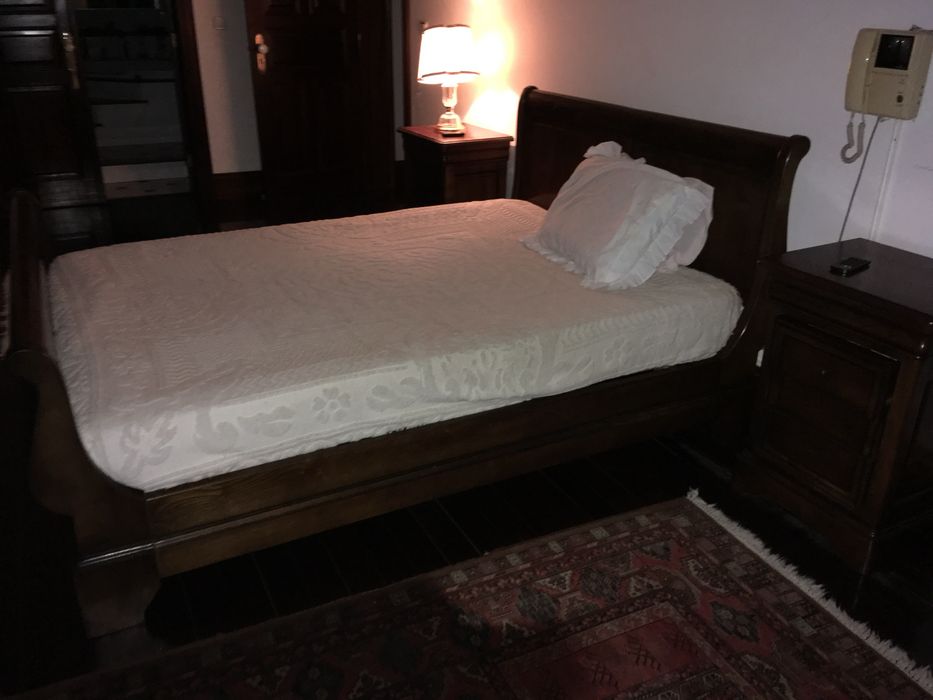 Quarto em madeira maciça