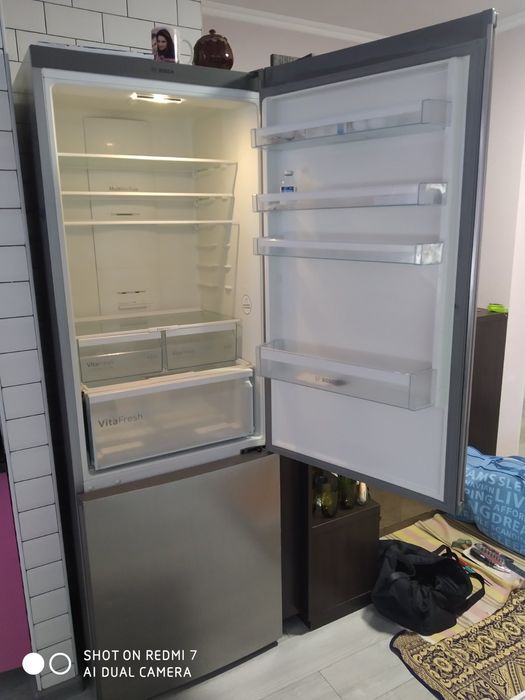 Холодильник Bosch KGN39XI