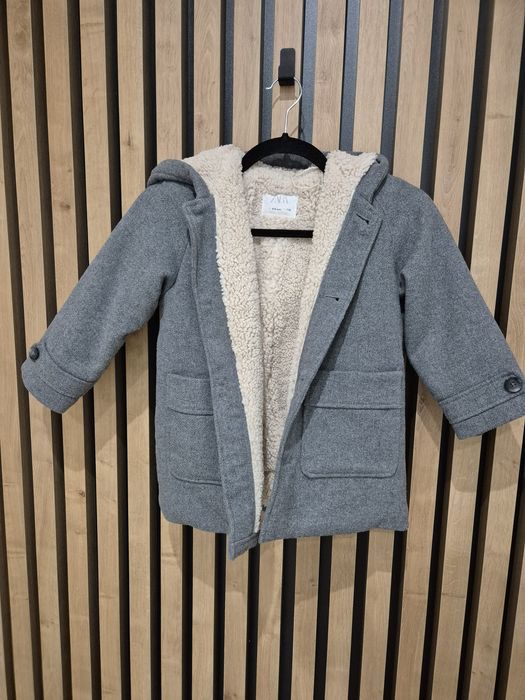 Ciepły,  zimowy płaszcz Zara rozmiar 110. Baranek. Szary. Stan bardzo