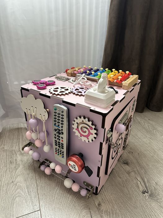 Великий бізі куб максимальної комплектації для дівчинки