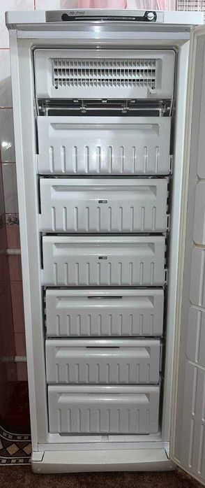 Морозильна камера Indesit SFR167NF.002