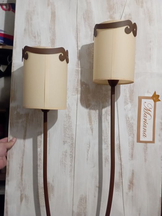 2 Candeeiros de teto e 1 candeeiro de pé alto