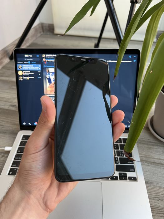 Б/В Мобільний телефон Xiaomi Mi 8 під запчастини або ремонт