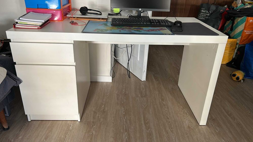 Secretária IKEA branca 160x65x72,50 cm 40€