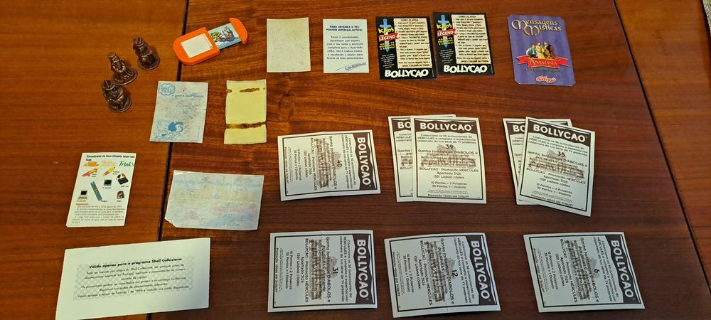 Cromos e figuras de coleções várias bollycao e outras