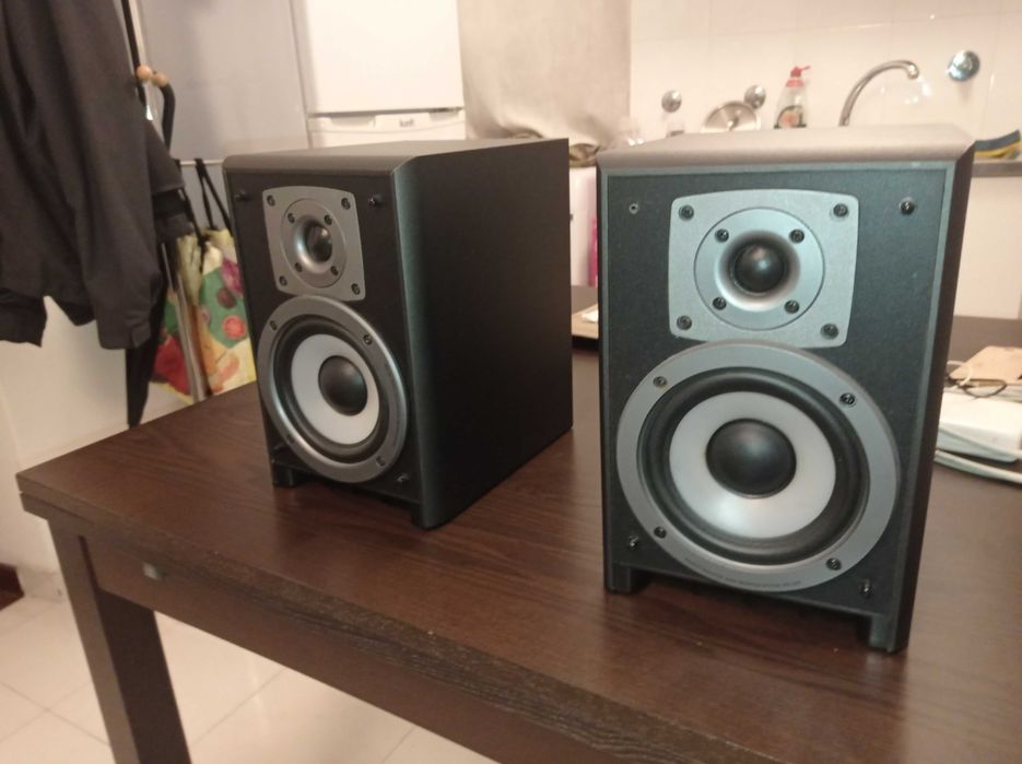 Conjunto de Duas (2) Colunas Akai AE-500 (usadas)