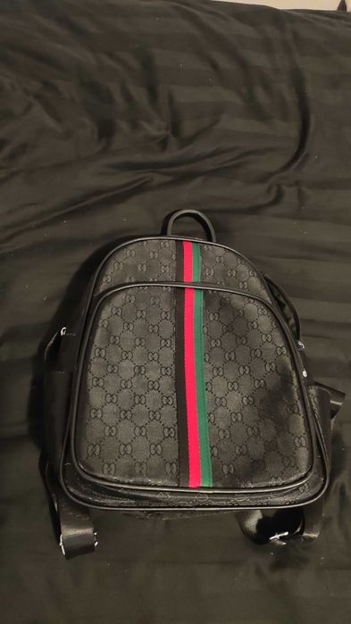 Mochila Preta Unisex - Como nova