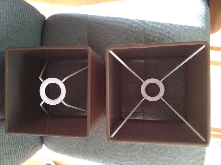 2 Abajures quadrados castanhos