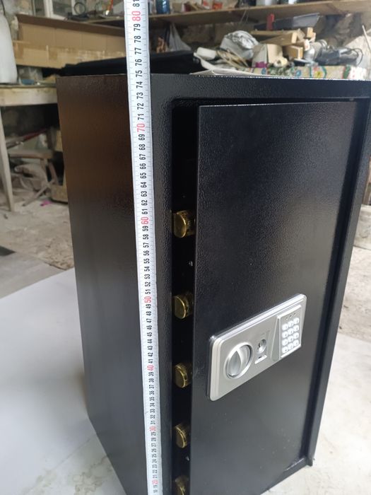 Сейф з ключом та  електричним паролем