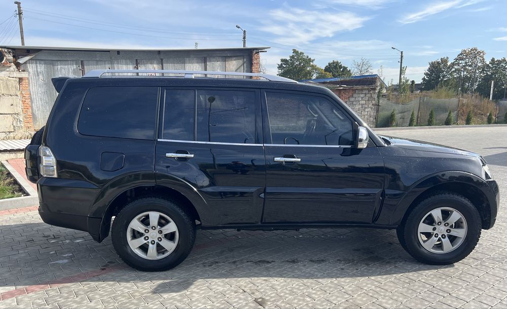 Mitsubishi Pajero Wagon 4