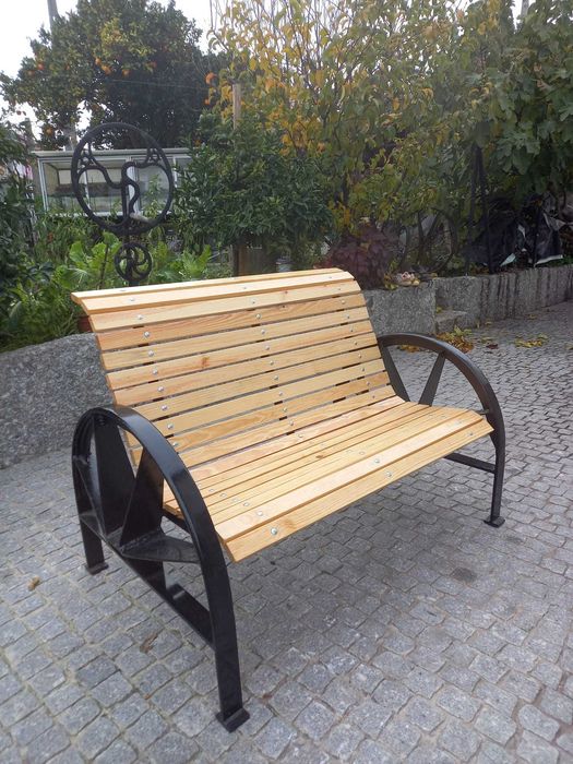 Banco de Jardim Robusto