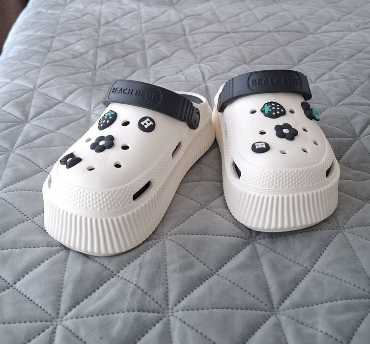 Продам нові .   .