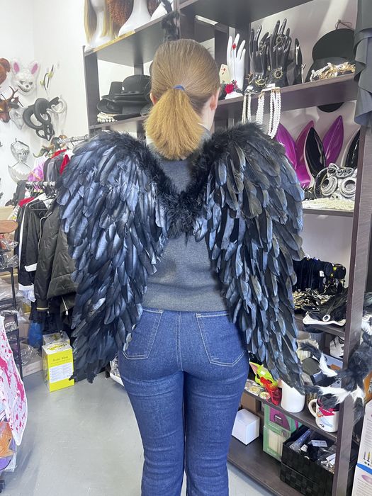 Крылья перьевые белые и черные, на резинке, разные размеры