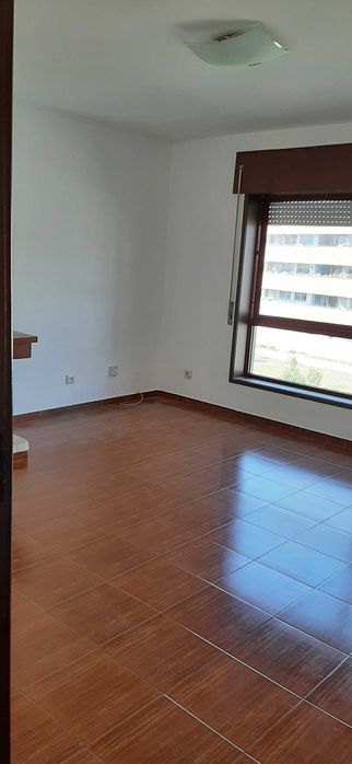 T2, 2º Andar para arrendar