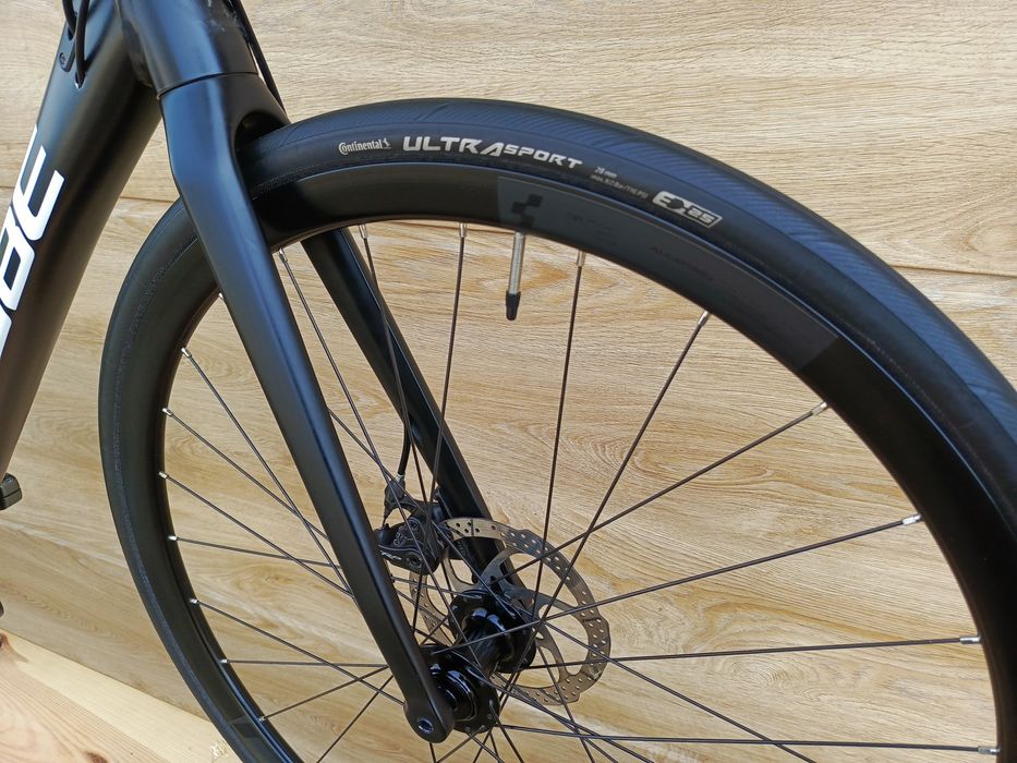 Rower szosowy Cube Attain Race Disc Shimano Tiagra r.60  stan idealny