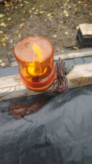 Жовтий проблисковий маячок 24v.