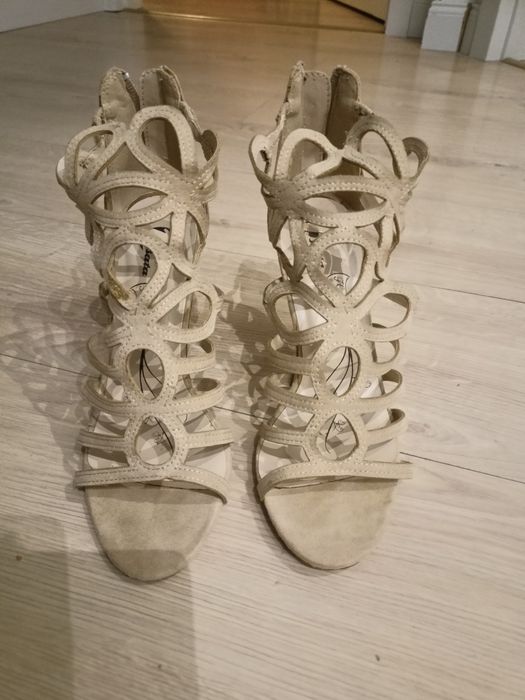 Szpilki, buty na obcasie Bata rozm.36