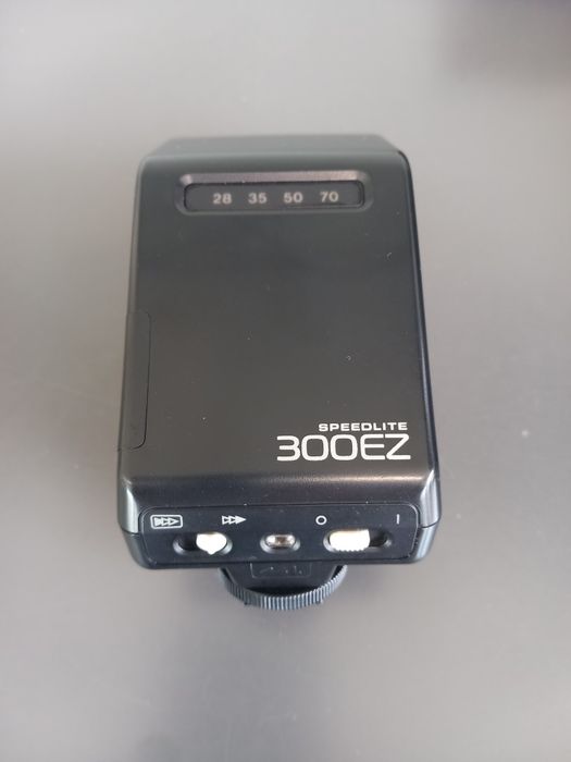 Canon EOS RT + Objetiva EF 35–105mm + Flash Canon 300EZ