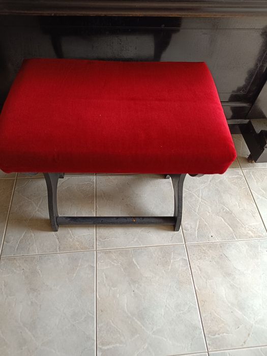 Banco de piano com forro de veludo