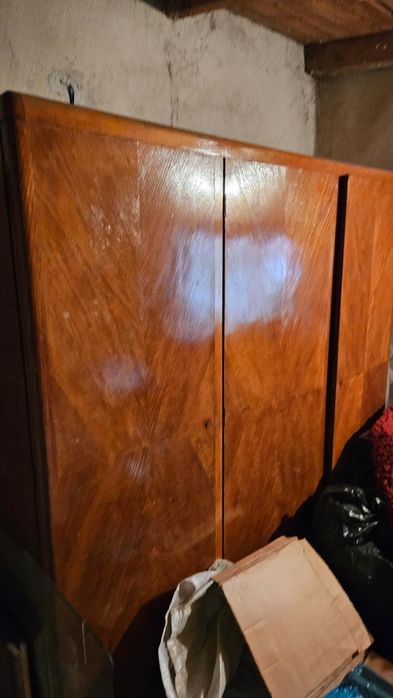 Stara drewniana szafa
