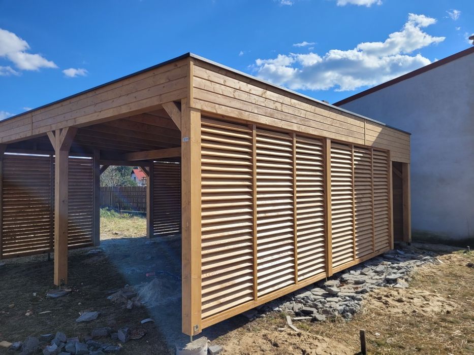 Wiata garażowa z pomieszczeniem gospodarczym.