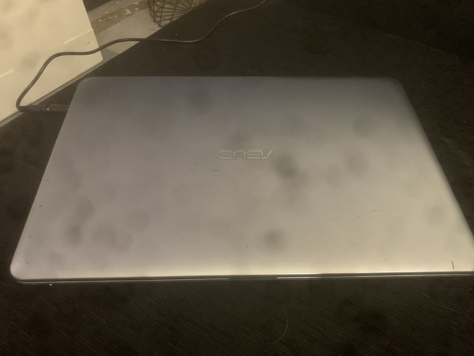 Portatil asus a funcionar bem , nao tem carregador