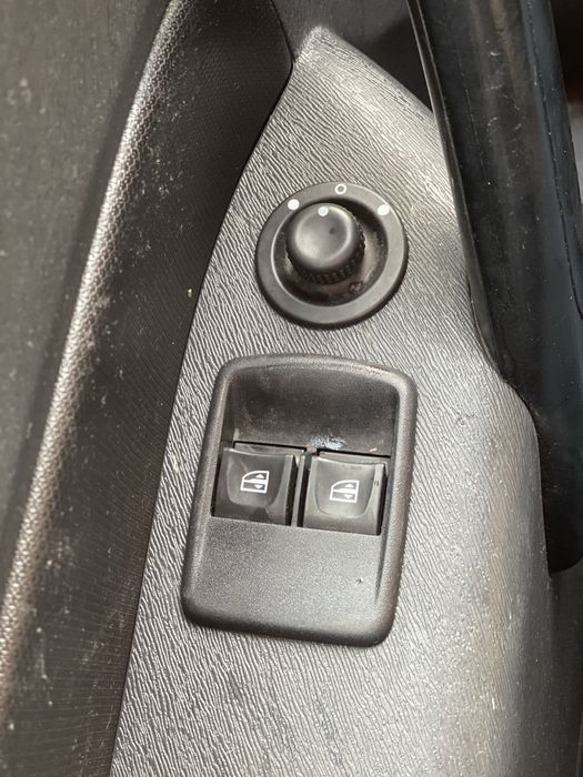 Vendo renault kangoo com pintura nova