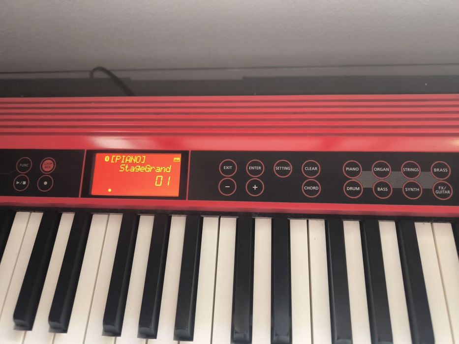 Teclado Roland GO:KEYS GO-61K + Suporte + Pedal Roland