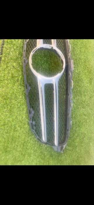 Grelha Frontal ( sem simbolo  ) MB W205