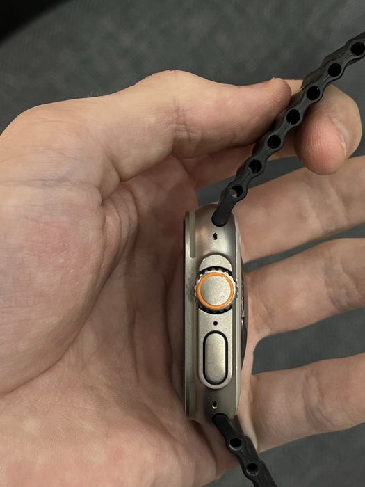 USED Apple Watch Ultra 2 Titanium with Midnight Ocean Band GiGi Store