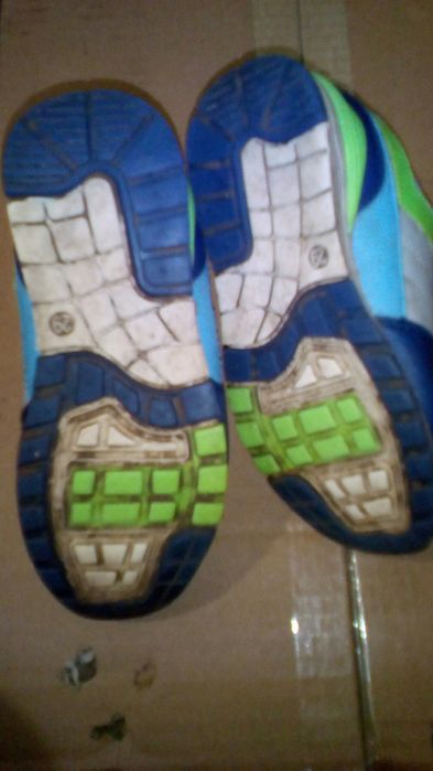 Кроссовки.       .