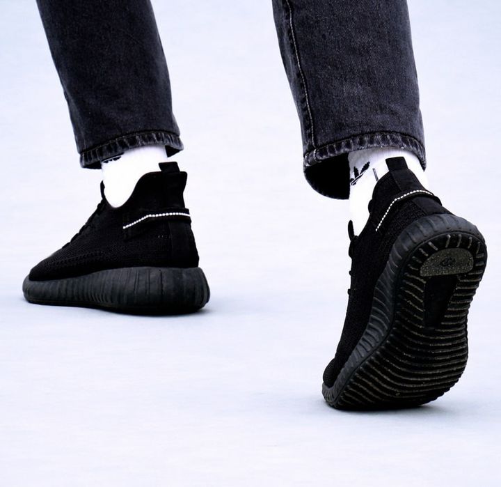 (1334) Кросівки в стилі Adidas Yeezy Boost чорні  (36-44)