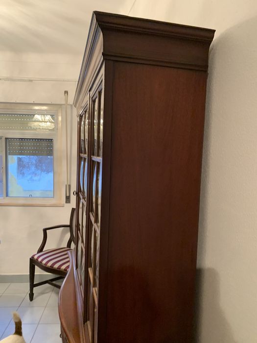 Movel louceiro em Madeira Mogno